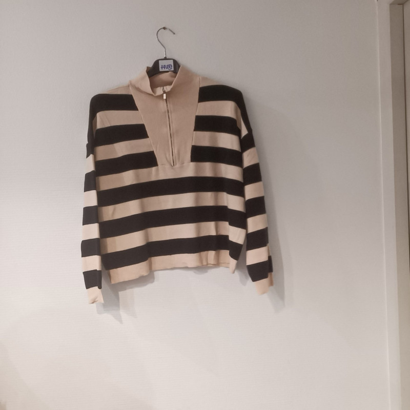 Pull rayé beige et noir