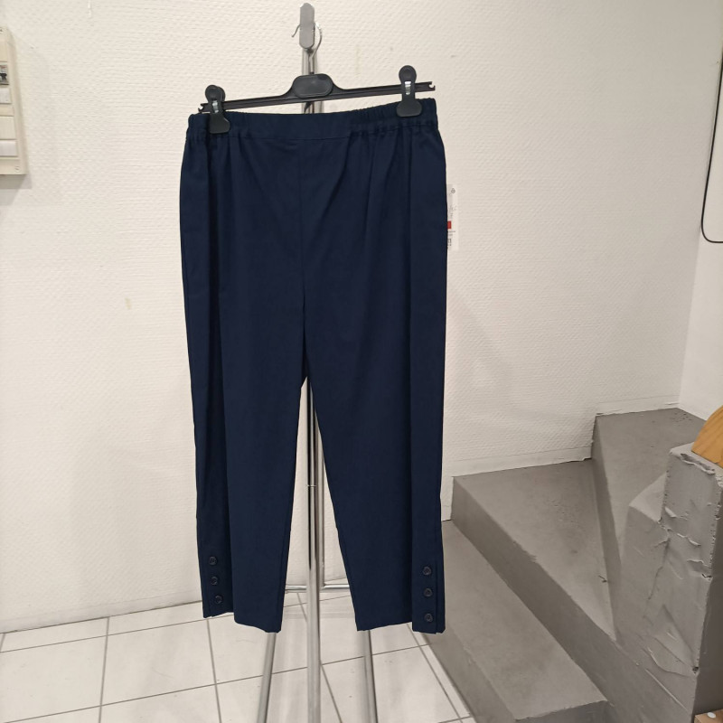 pantacourt avec bouton coté