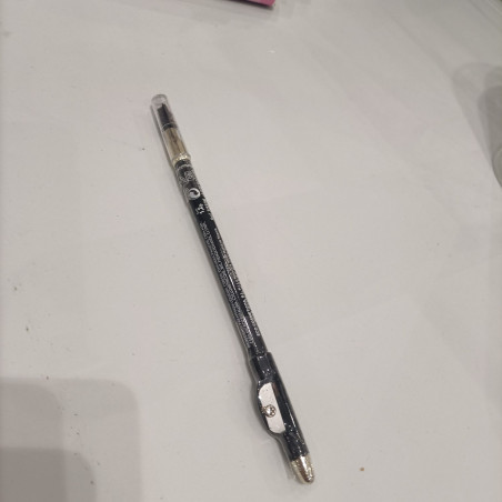 crayon noir avec pinceau