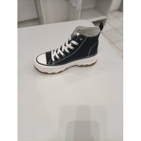 chaussure blanche et noir